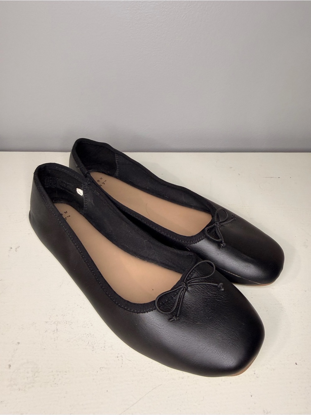 a new day Black Ballet Flats with Bow Accent